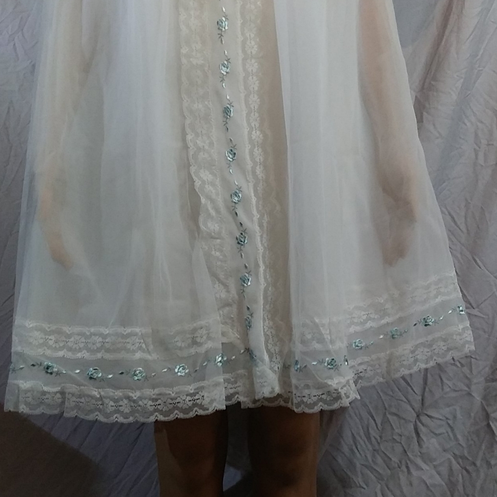 VintageWhite W/Blue Rose Lingerie Peignoir Set (S) - Picture 5 of 10